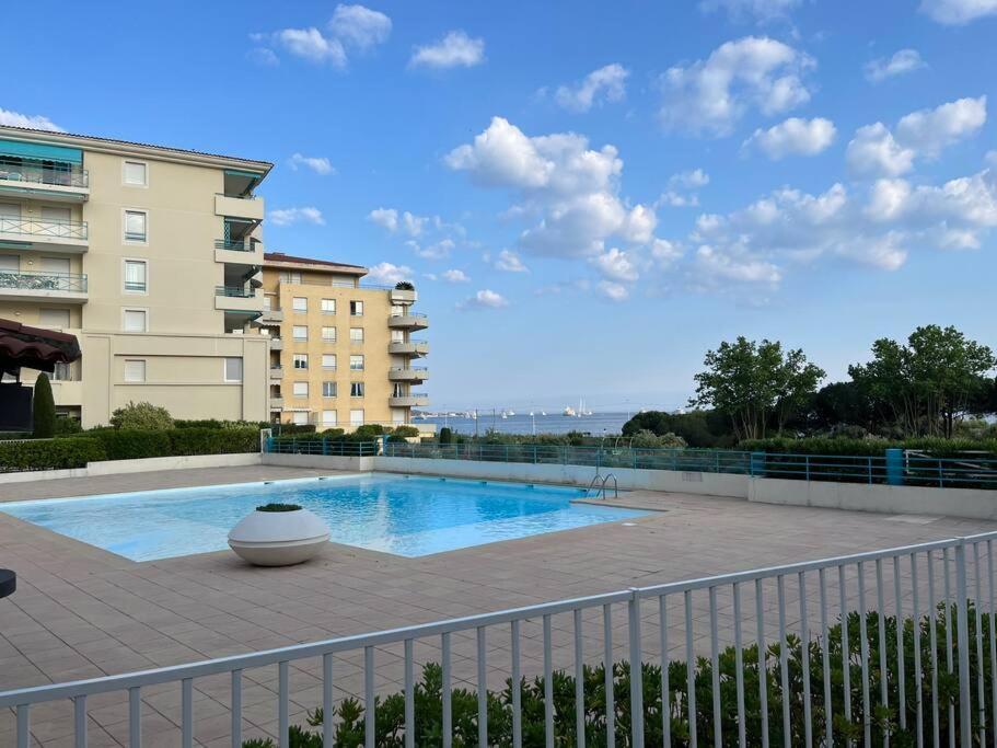 Apartamento F2 Climatise, Piscine, Parking, A Pied