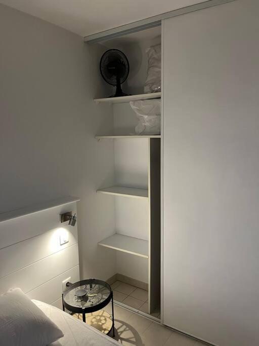 Apartamento F2 Climatise, Piscine, Parking, A Pied Antibes