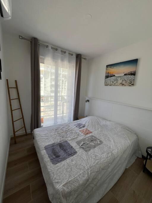 Apartamento F2 Climatise, Piscine, Parking, A Pied *