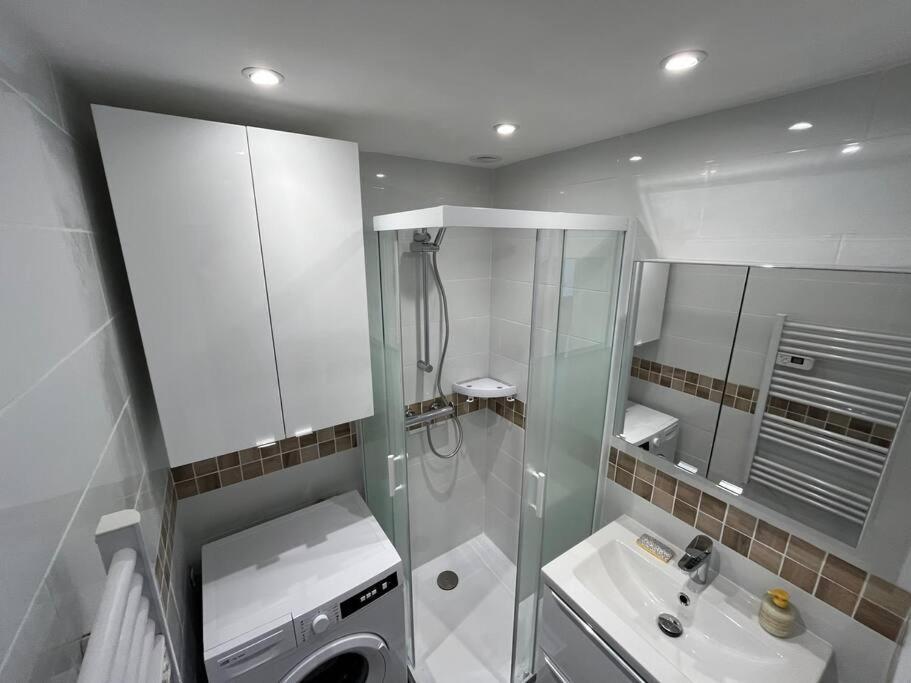 Appartement F2 Climatise, Piscine, Parking, A Pied *