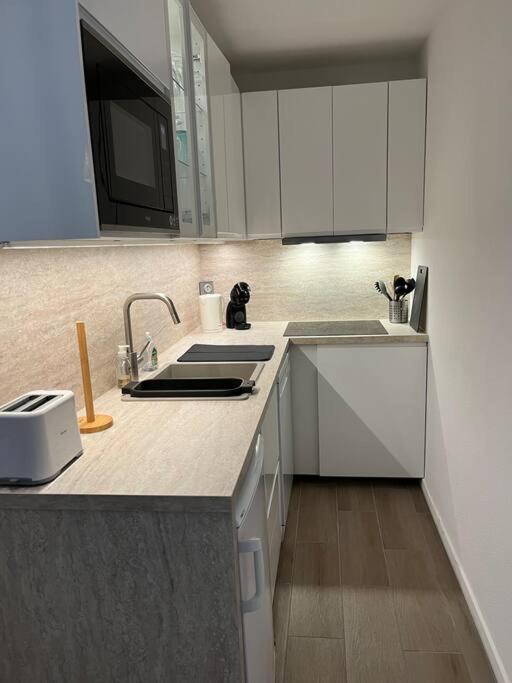 F2 Climatise, Piscine, Parking, A Pied Apartment *