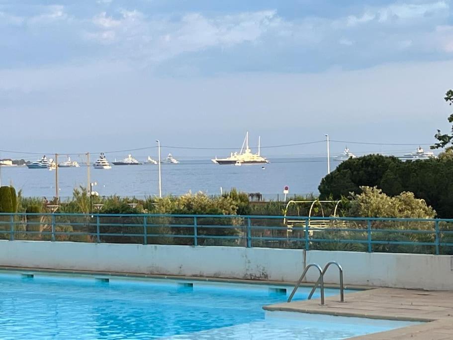 F2 Climatise, Piscine, Parking, A Pied Appartement Antibes