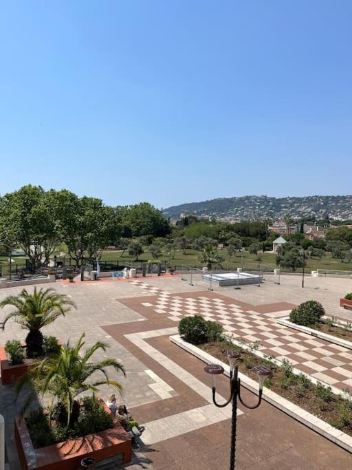 F2 Climatise, Piscine, Parking, A Pied Apartamento Antibes