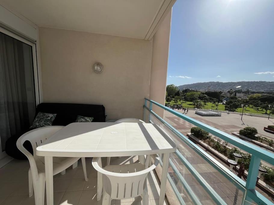 Apartamento F2 Climatise, Piscine, Parking, A Pied Antibes