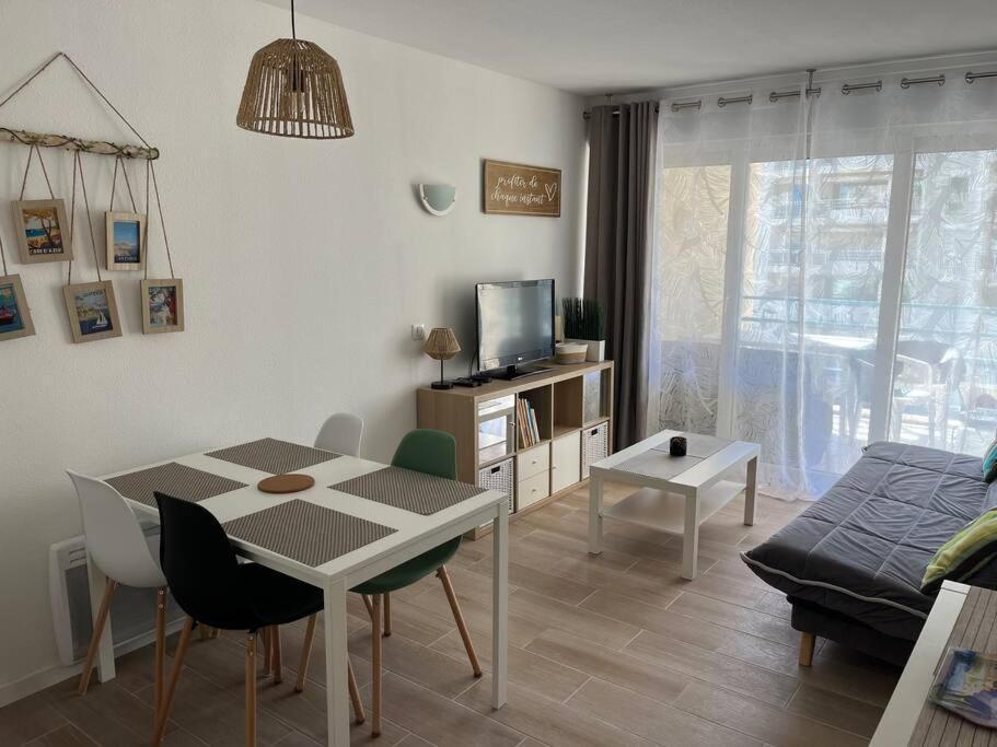 F2 Climatise, Piscine, Parking, A Pied Antibes