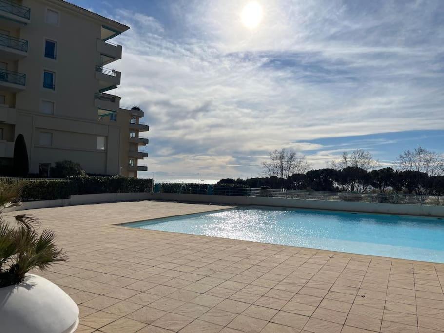 Apartamento F2 Climatise, Piscine, Parking, A Pied